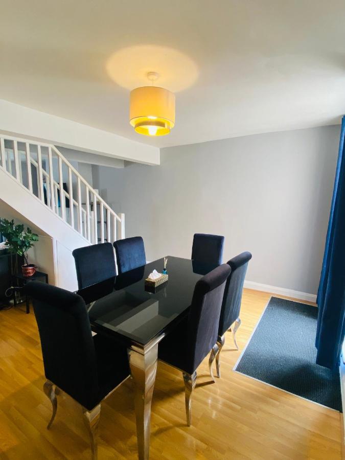 Medway Getaway - 3 Bed Home With Luxury Bathroom Chatham  Exterior foto