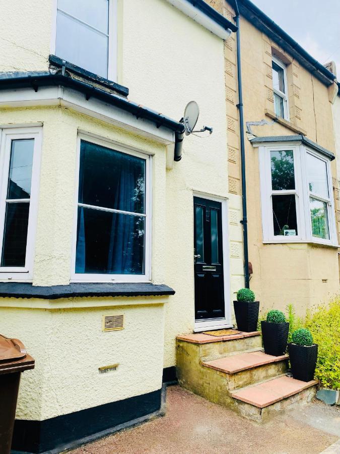 Medway Getaway - 3 Bed Home With Luxury Bathroom Chatham  Exterior foto