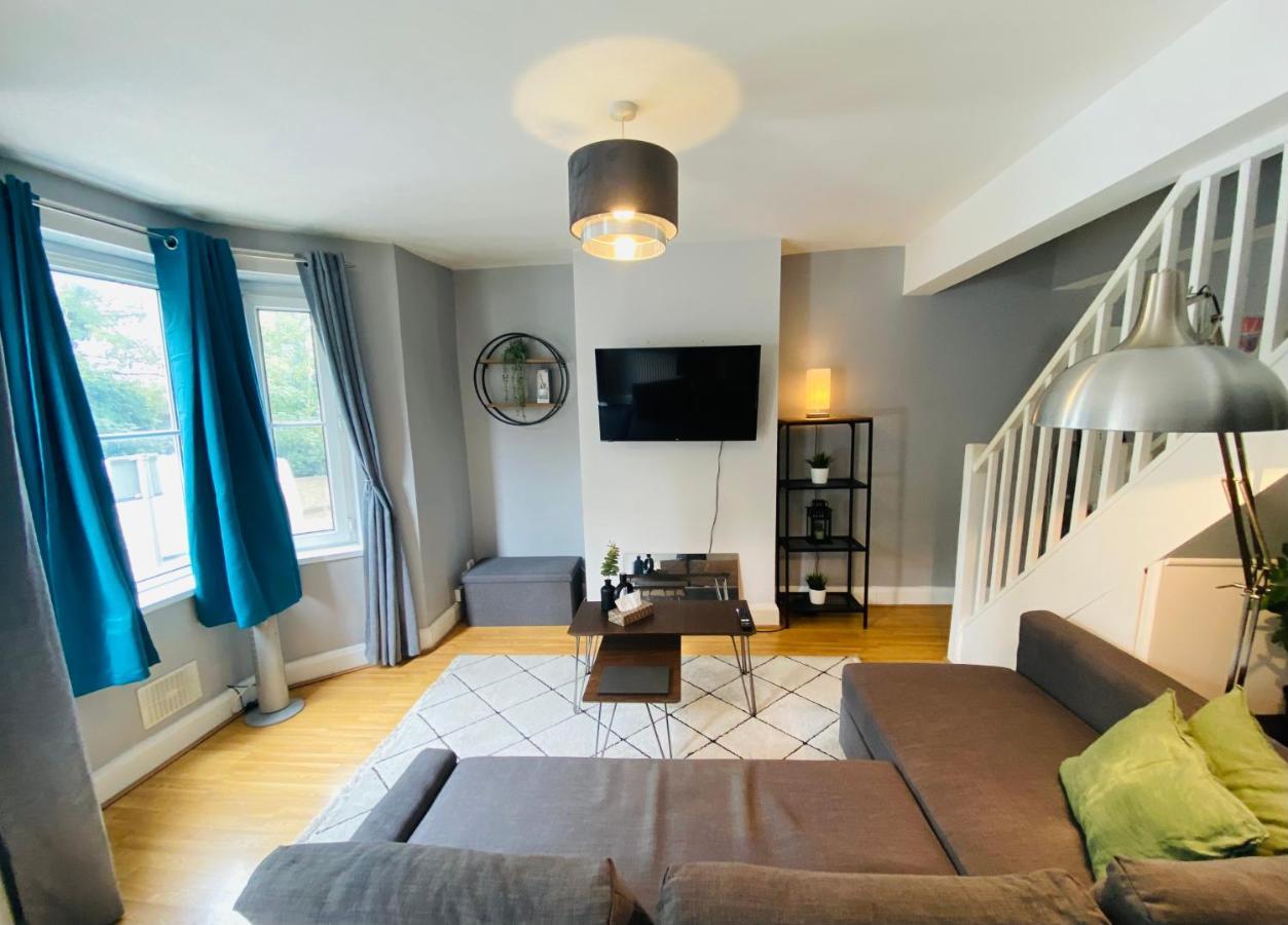Medway Getaway - 3 Bed Home With Luxury Bathroom Chatham  Exterior foto